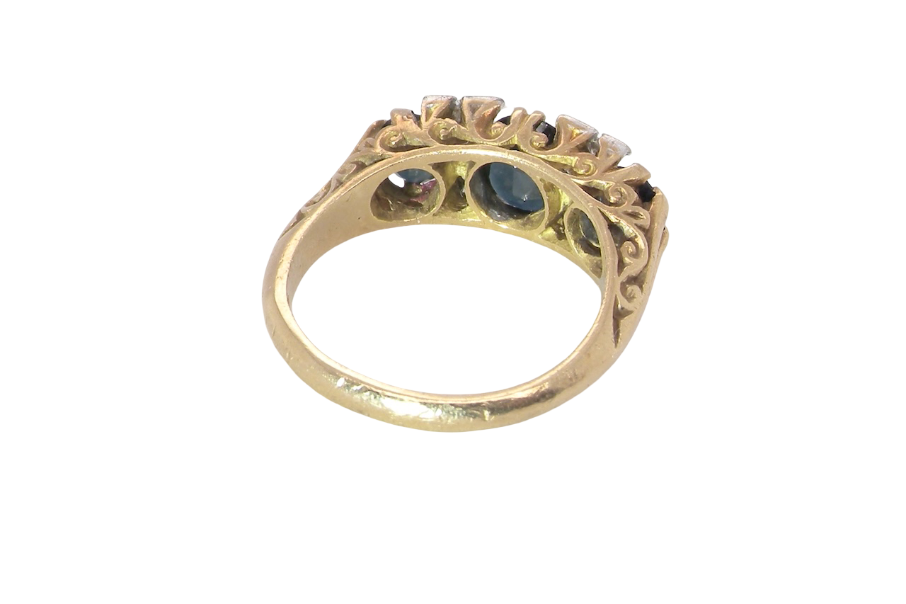 rear A faithful reproduction of a Victorian design. This ring from the early 1970s has copied the original boat shaped style from that period. 