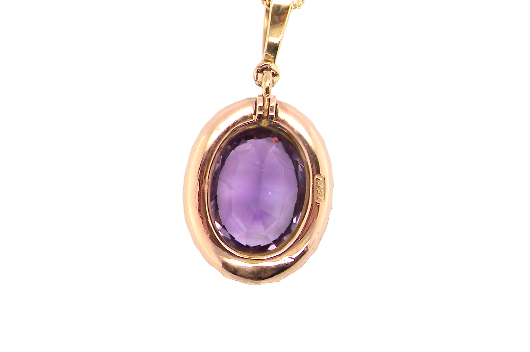 A fine 15 carat gold* pendant. features a large amethyst centre stone 14x11mm, deep purple colour.