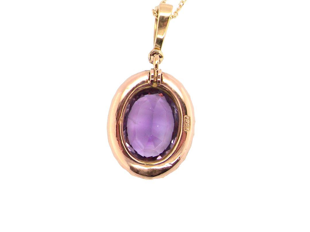 A fine 15 carat gold* pendant. features a large amethyst centre stone 14x11mm, deep purple colour.
