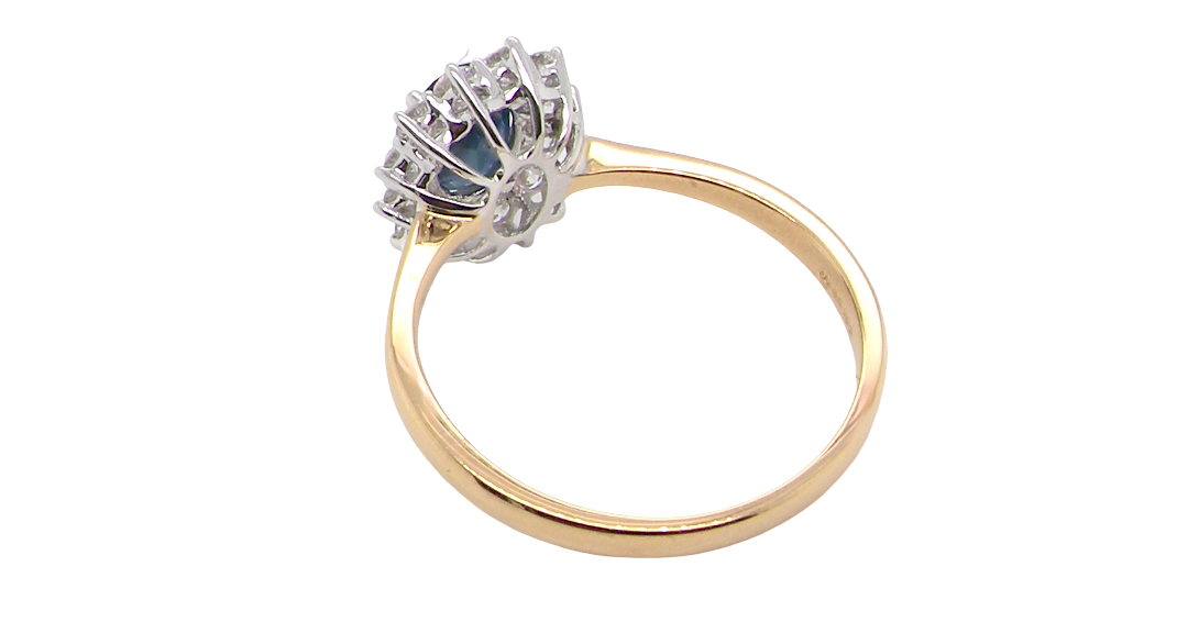 rear A fine cluster ring that features a black blue oval cut sapphire that measures 7x5mm (est 0.75 carats)