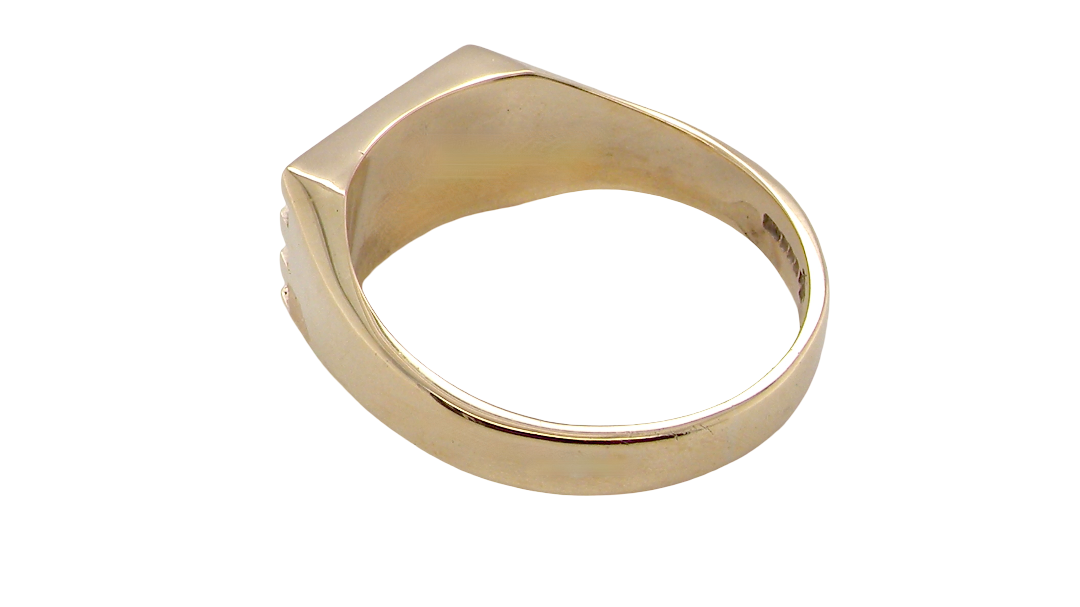 rear A gentleman's 9 carat gold signet ring. Rectangular shaped head, plain polished surface and suitable for initials to be engraved.