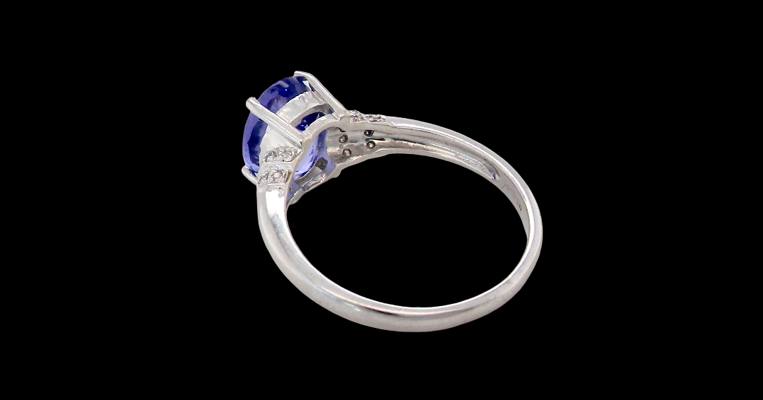 rear A pretty 18 carat white gold ring that features an AAA Tanzanite gem stone. Displaying tones of purple and lilac the stone is oval cut at around 8x6mm (1.47 carat approx)
