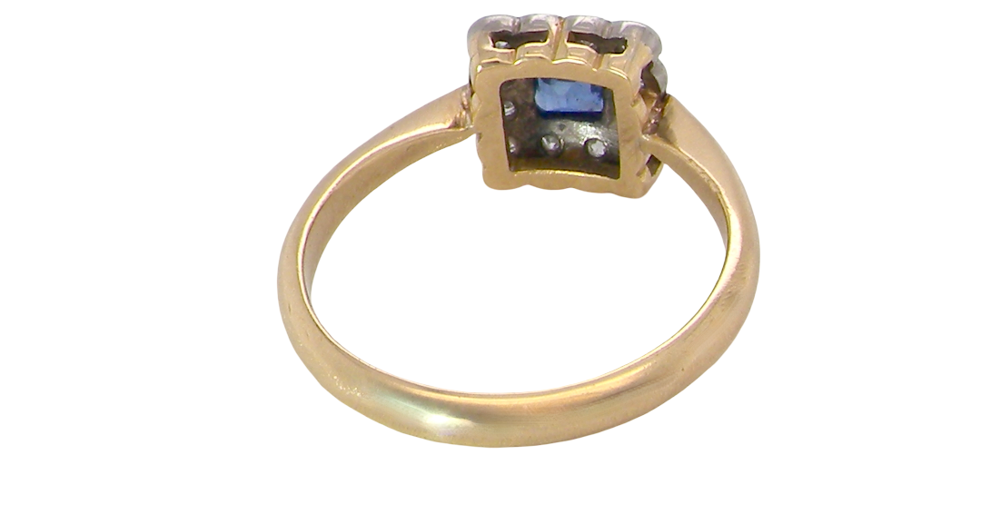 rear A pretty square cluster ring. Features to the centre a cornflower blue square sapphire, 4x4mm (est 0.30 carats) mille grain set.
Complimented by a halo of twelve x 1.5 mm single cut white diamonds
