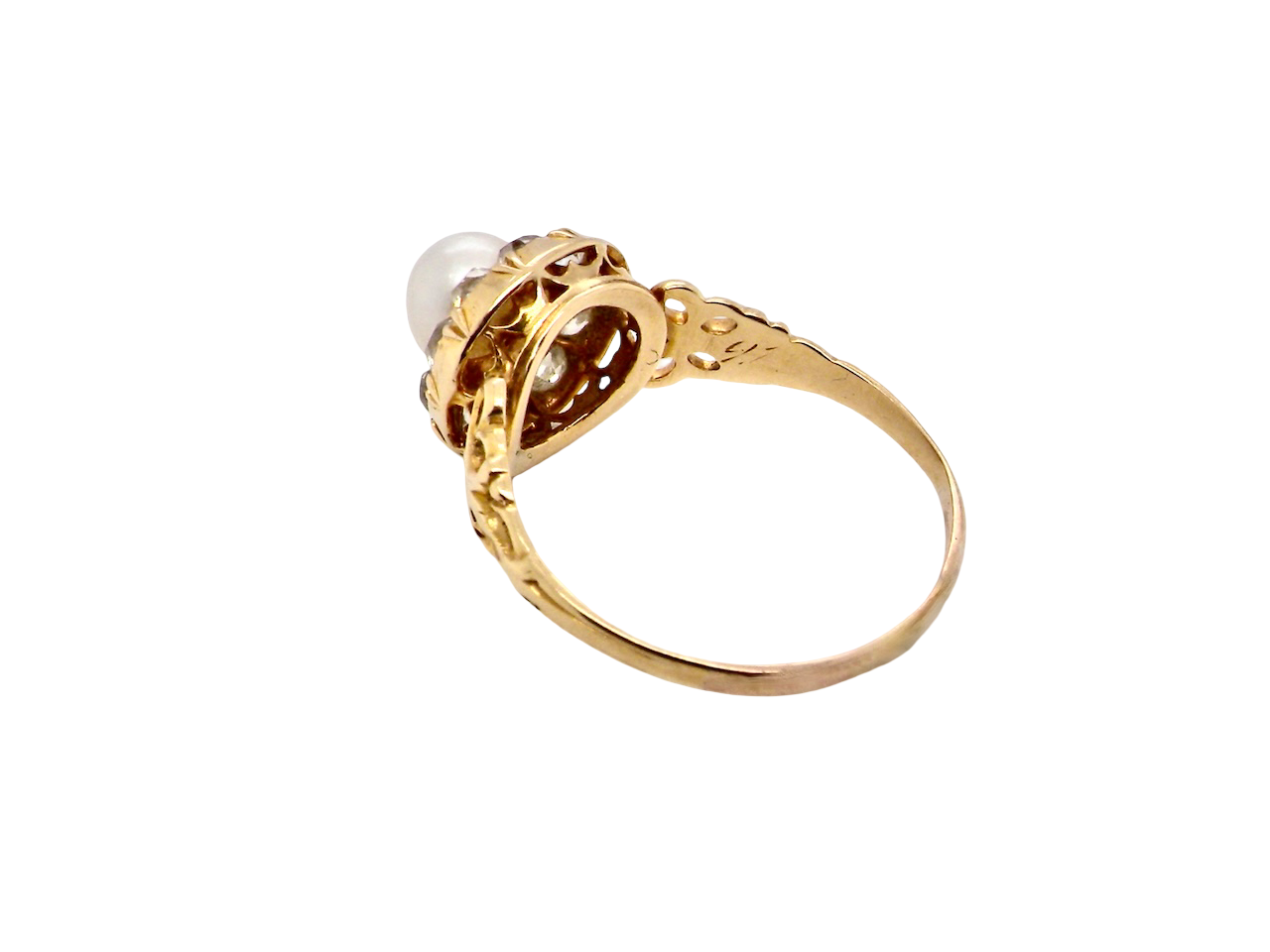 rear A very pretty cluster ring set with a central cultured pearl