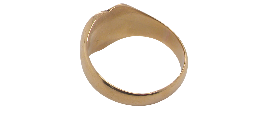 rear A very unusual signet ring, hallmarked in Birmingham in 1900.
The head is heart shaped and measures 11x10mm.