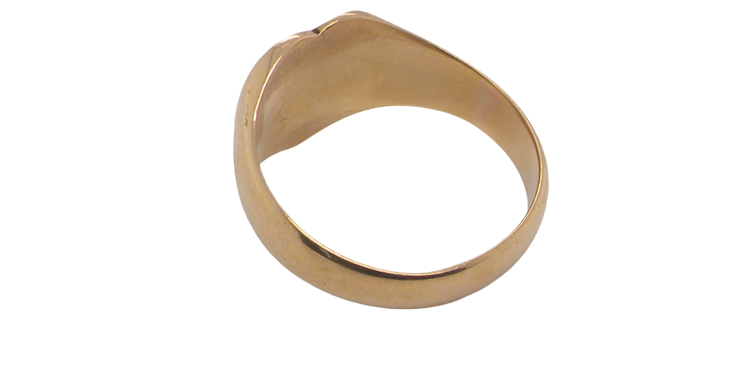 rear A very unusual signet ring, hallmarked in Birmingham in 1900.
The head is heart shaped and measures 11x10mm.