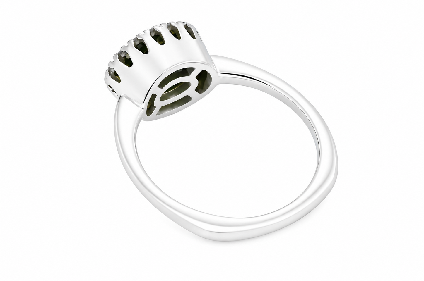 rear An 18 carat white gold* cluster ring. Features and oval shaped peridot gemstone, measures 8.5x6.5mm.