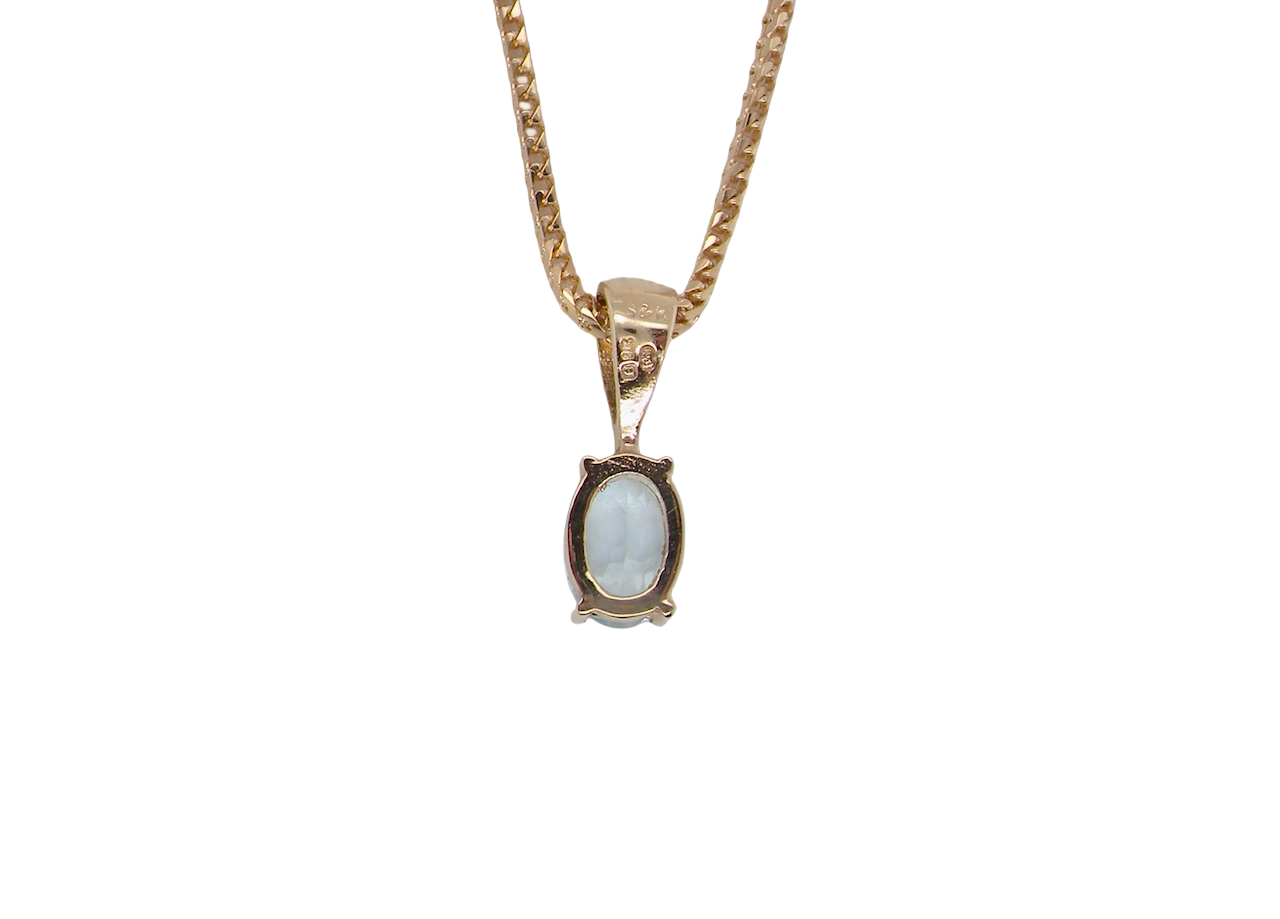 An Aquamarine solitaire pendant
