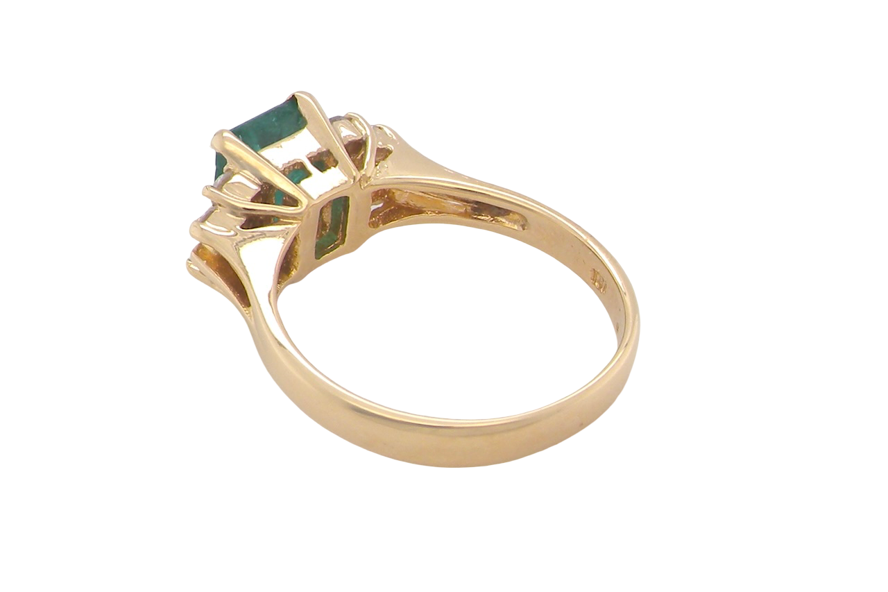 An Emerald & Diamond 18ct Gold Ring