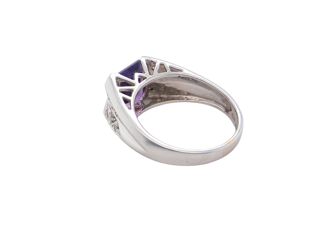 rear beautiful dress ring crafted in 14ct white gold (stamped 585), featuring a stunning rectangular-cut Tanzanite measuring approximately 9 x 7.5mm, estimated at 2.5 carats.