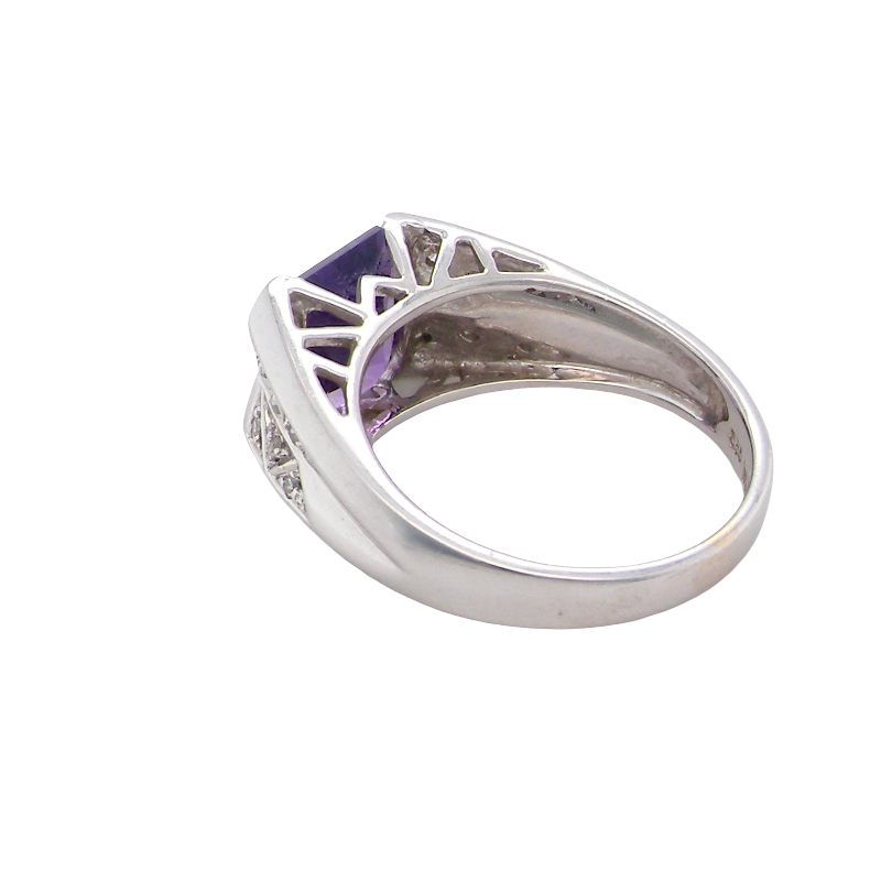 rear beautiful dress ring crafted in 14ct white gold (stamped 585), featuring a stunning rectangular-cut Tanzanite measuring approximately 9 x 7.5mm, estimated at 2.5 carats.
