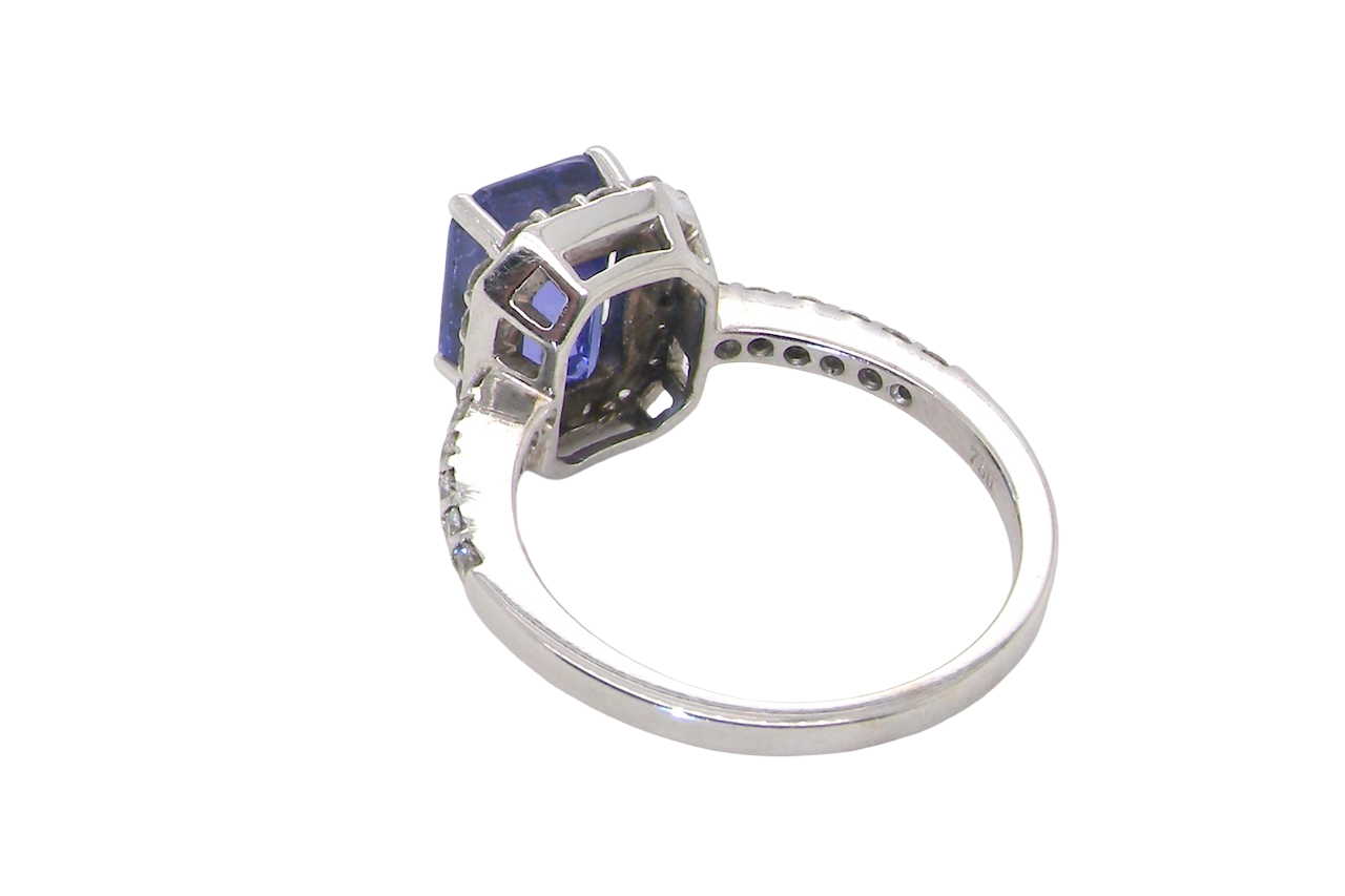 rear cluster ring featuring a 4A quality Tanzanite as its centre stone.