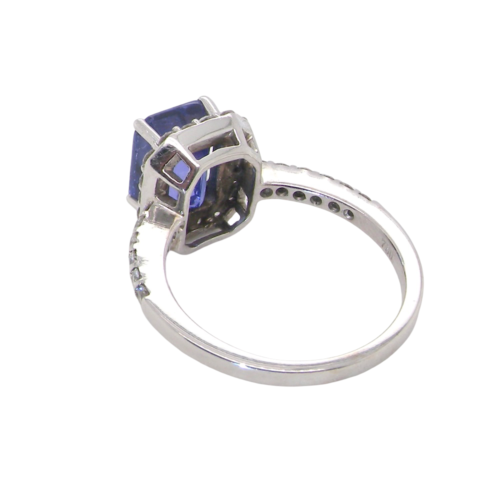 rear cluster ring featuring a 4A quality Tanzanite as its centre stone.