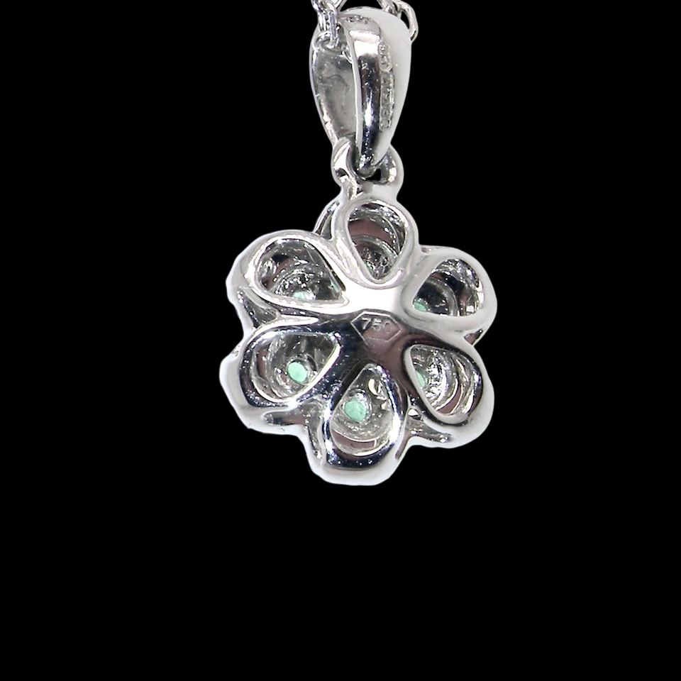 rear pretty 18 carat white gold daisy shaped pendant