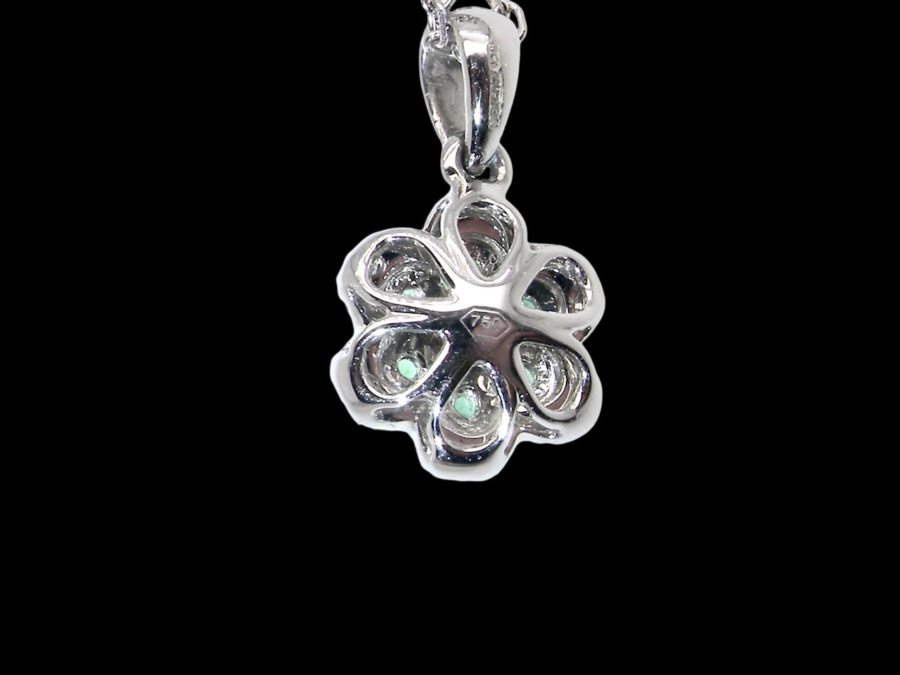 rear pretty 18 carat white gold daisy shaped pendant
