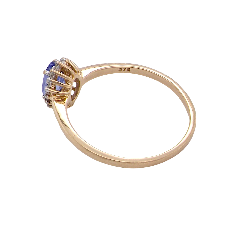 rear pretty cluster ring that features an oval cut tanzanite gemstone,