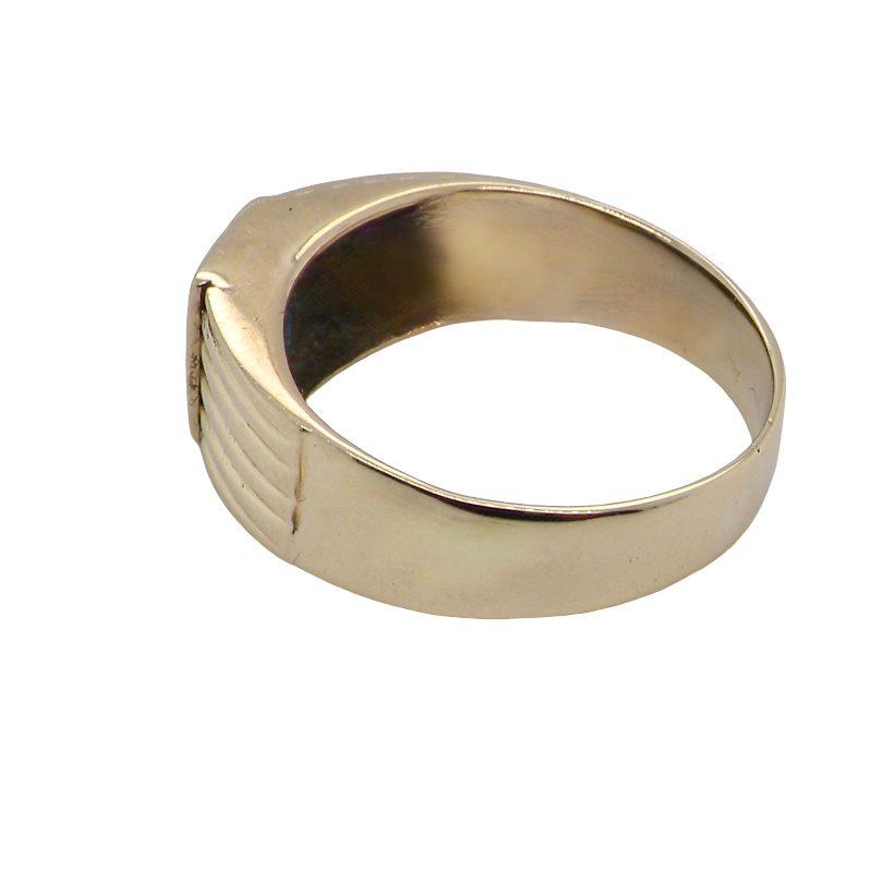 reverse A solitaire dress ring that features an oval cut dark blue sapphire, 6x5mm. Wide ribbed patterned shoulders, 7mm width and tapering to a 3.8mm shank at the reverse.