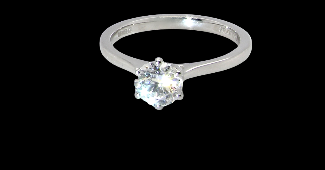 ring is set with a superb GIA-certified brilliant-cut diamond, certificate no. 1383174901, weighing 0.70 carat. The diamond is of exceptional quality, graded D colour and VVS1 clarity, with excellent cut and polish and no fluorescence.