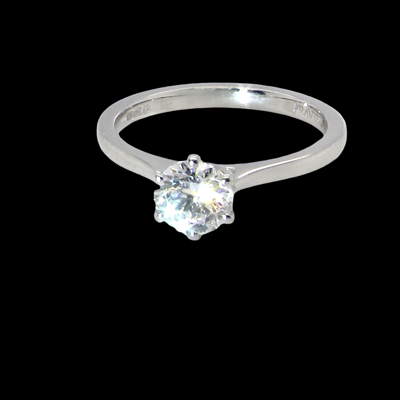 ring is set with a superb GIA-certified brilliant-cut diamond, certificate no. 1383174901, weighing 0.70 carat. The diamond is of exceptional quality, graded D colour and VVS1 clarity, with excellent cut and polish and no fluorescence.
