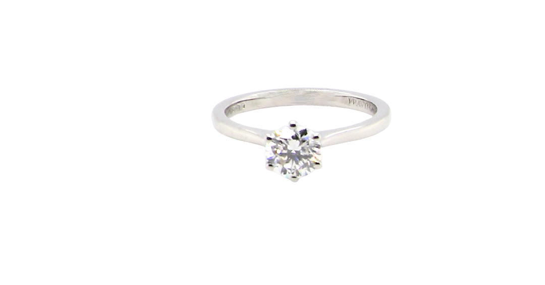 ring is set with a superb GIA-certified brilliant-cut diamond, certificate no. 1383174901, weighing 0.70 carat. The diamond is of exceptional quality, graded D colour and VVS1 clarity, with excellent cut and polish and no fluorescence. Measurements: 5.48 x 5.67mm.
