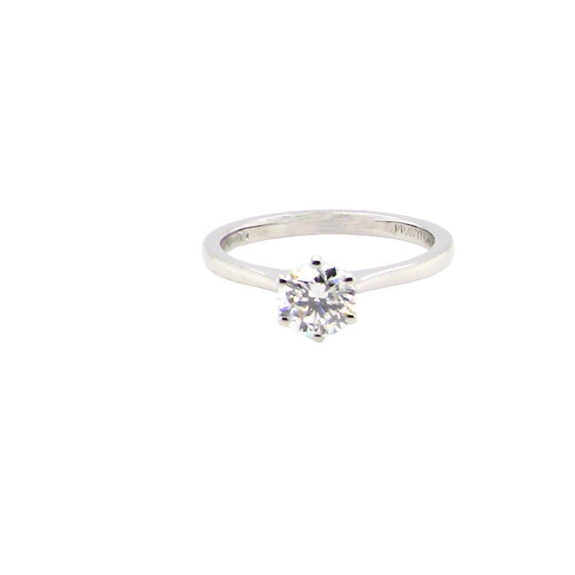 ring is set with a superb GIA-certified brilliant-cut diamond, certificate no. 1383174901, weighing 0.70 carat. The diamond is of exceptional quality, graded D colour and VVS1 clarity, with excellent cut and polish and no fluorescence. Measurements: 5.48 x 5.67mm.