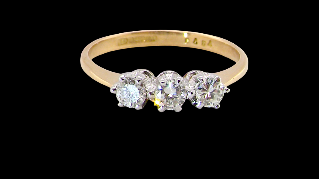 ring is set with three brilliant cut white diamonds, each 3mm diameter. (total estimated at 0.30 carats) Colour h-j, clarity Si.