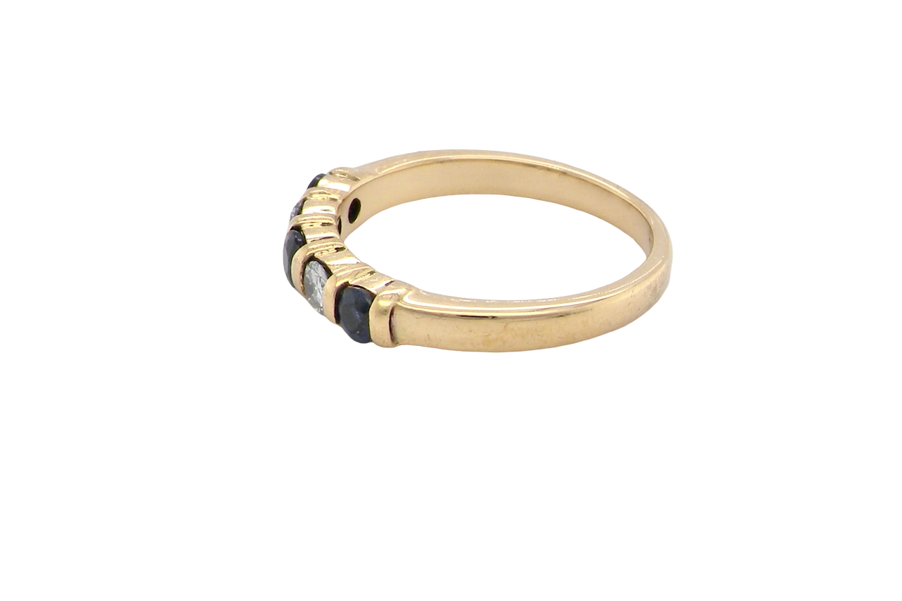 side 18-carat gold half-hoop eternity ring, set with three round mid-blue sapphires