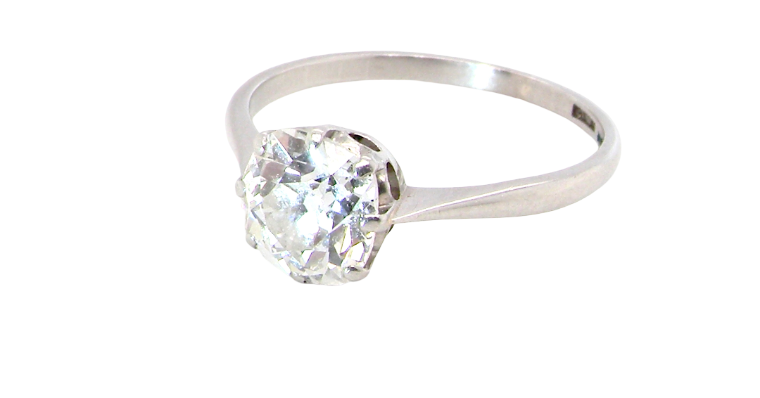 side A beautiful and timeless vintage solitaire dating from the 1930s, crafted in platinum and set with a stunning old brilliant-cut diamond.