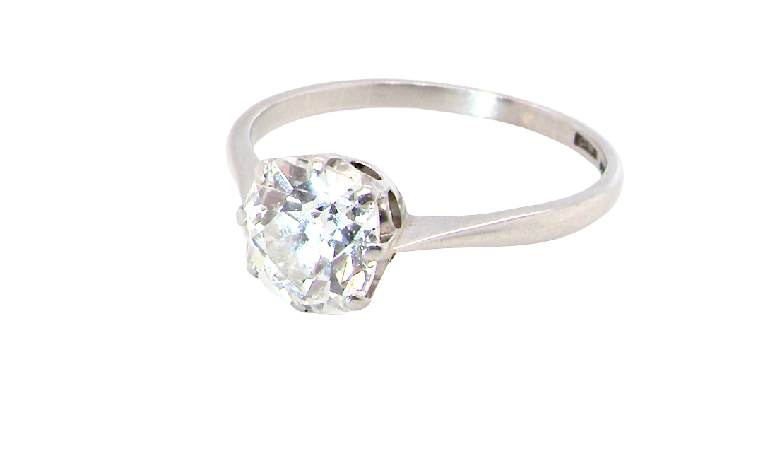 side A beautiful and timeless vintage solitaire dating from the 1930s, crafted in platinum and set with a stunning old brilliant-cut diamond.