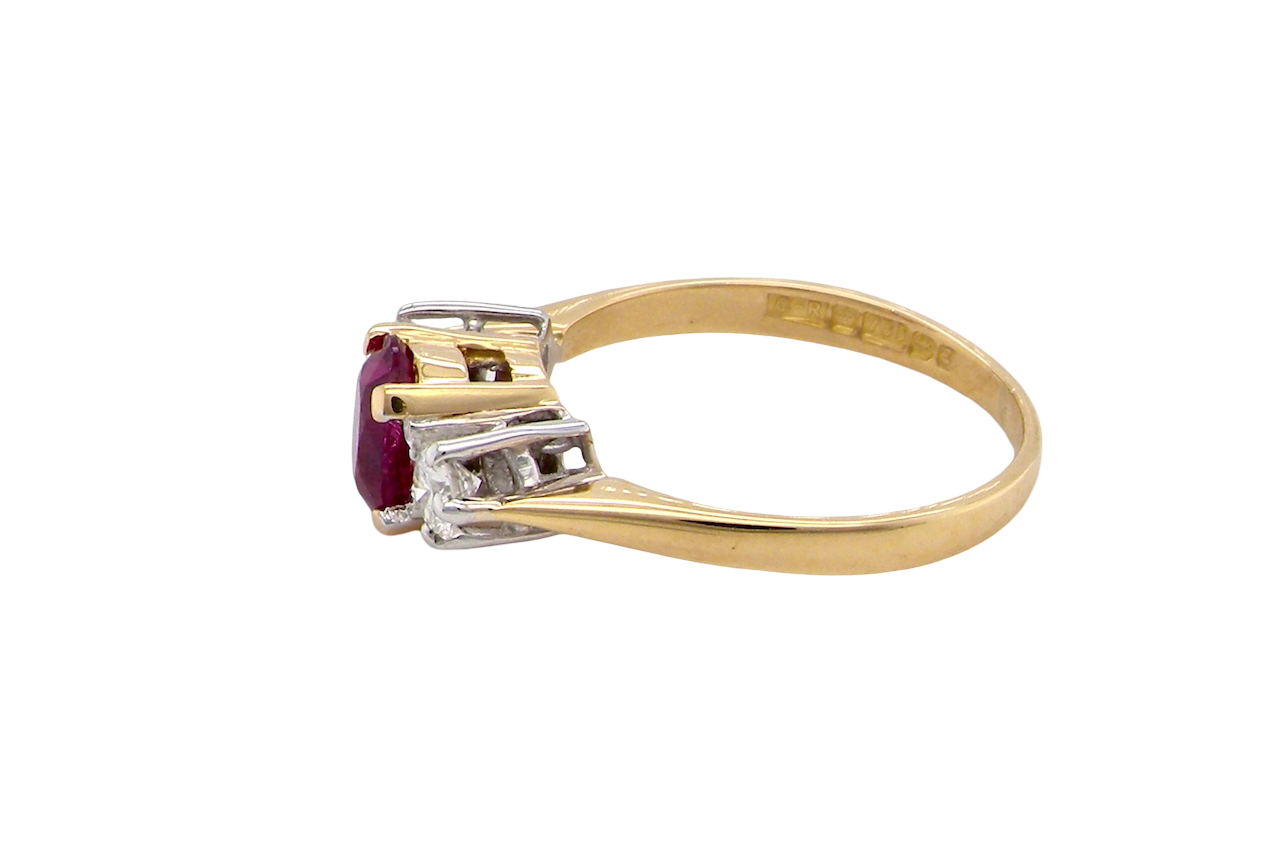 side A beautifully crafted vintage ruby trilogy ring in rich 18-carat gold