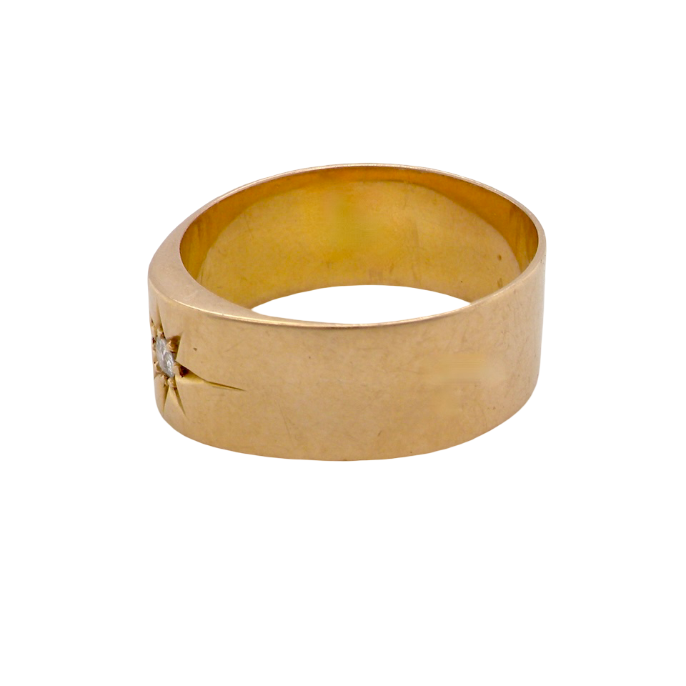 side A fine and unusual early 20th-century signet-style ring, crafted in rich 18 carat yellow gold.