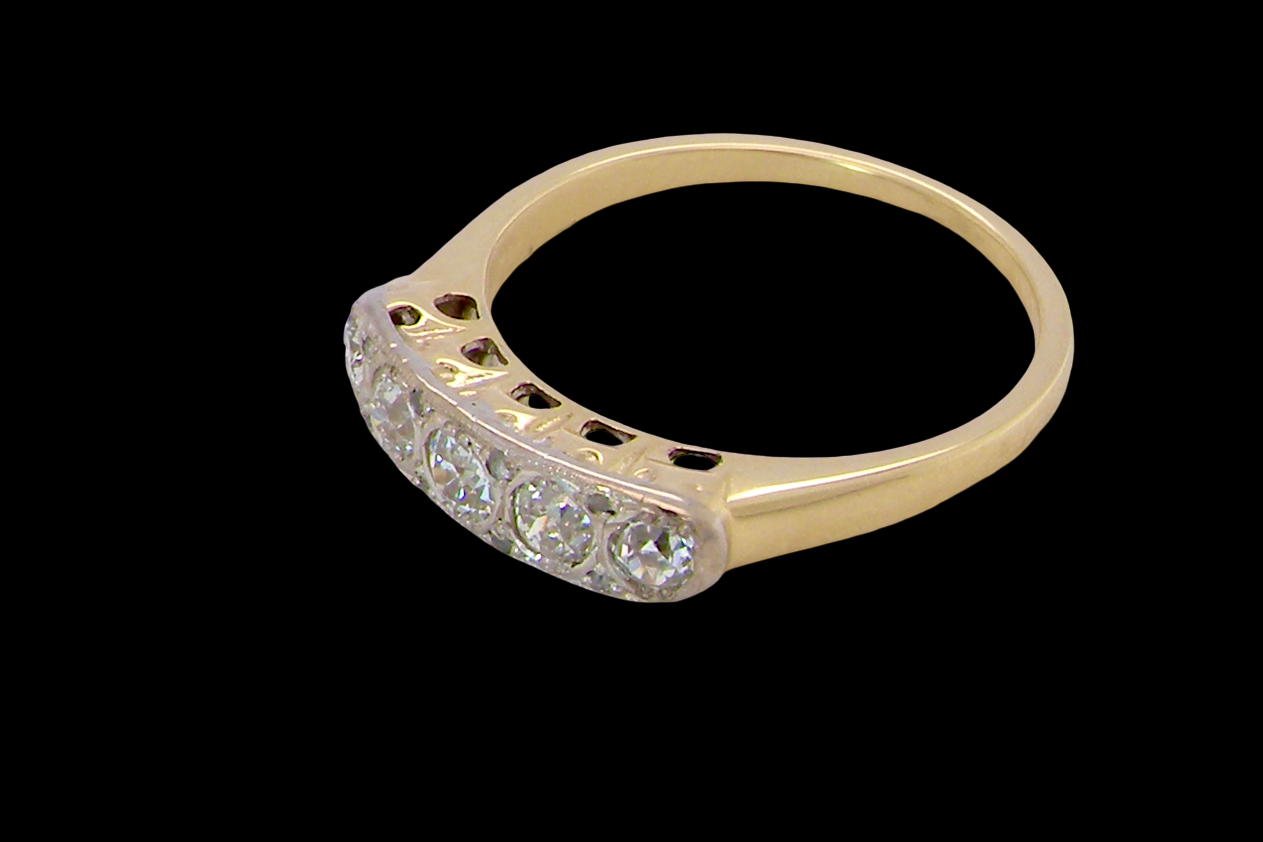 side A fine vintage ring set with five brilliant cut white diamonds.
Centre diamond 3.6mm (est 0.15 carats)
