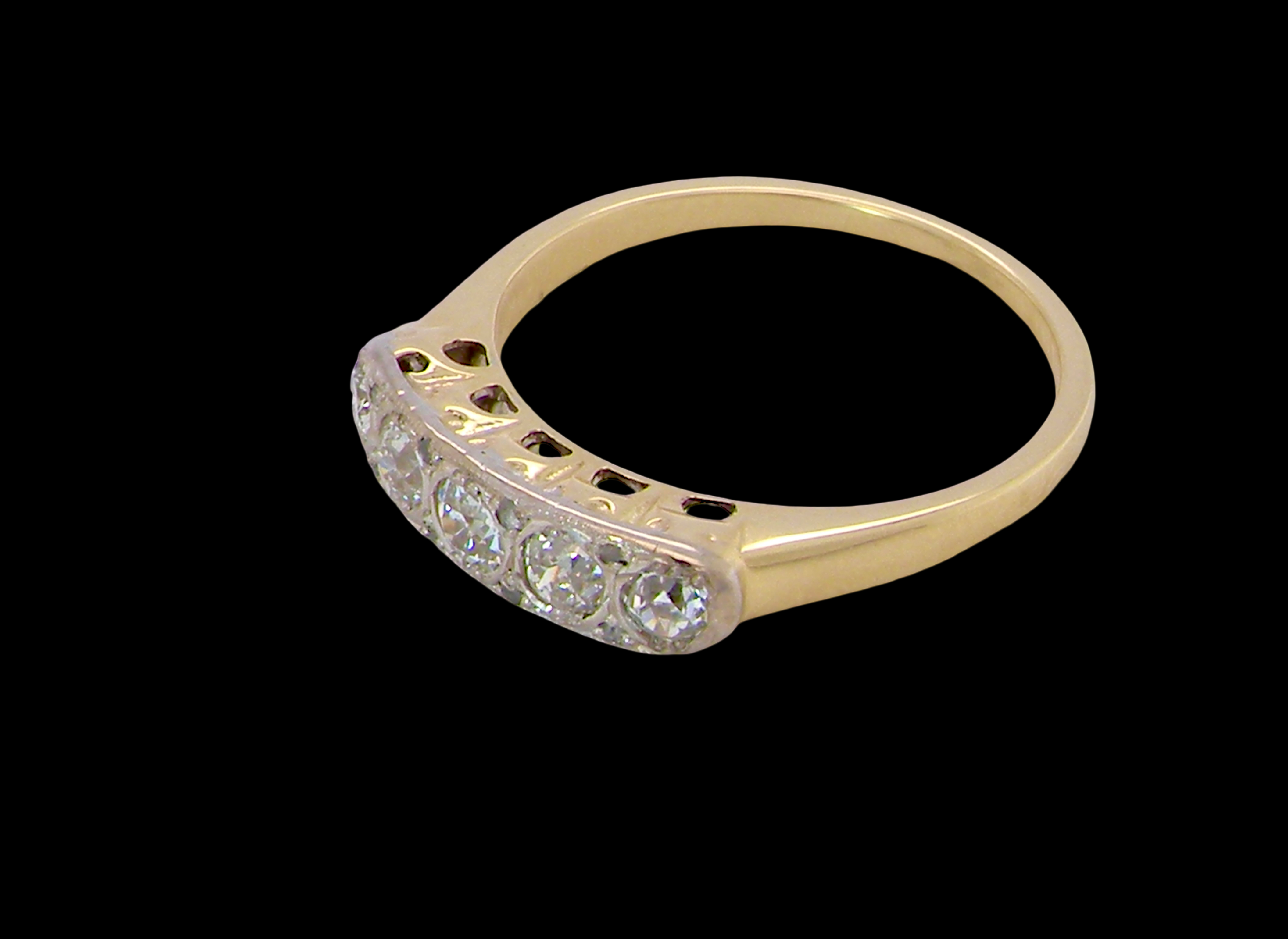 side A fine vintage ring set with five brilliant cut white diamonds.
Centre diamond 3.6mm (est 0.15 carats)