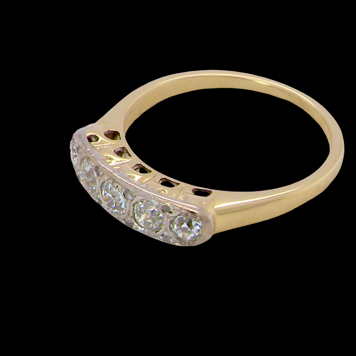 side A fine vintage ring set with five brilliant cut white diamonds.
Centre diamond 3.6mm (est 0.15 carats)