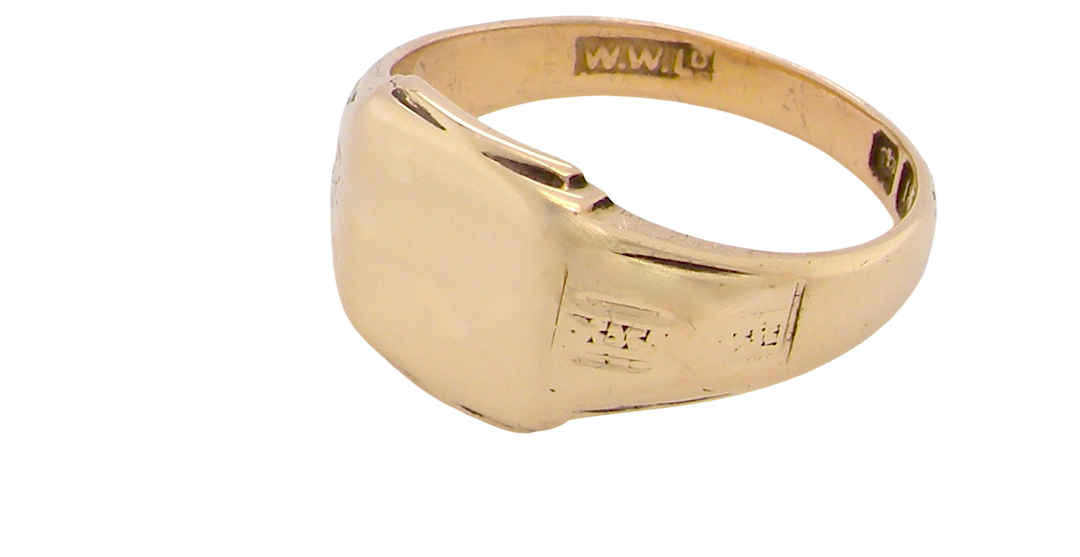 side A gentleman's 18 carat gold signet ring. Cushion shaped head, plain and suitable for engraving, measures 11x11mm. Weight 7.2 grams. 