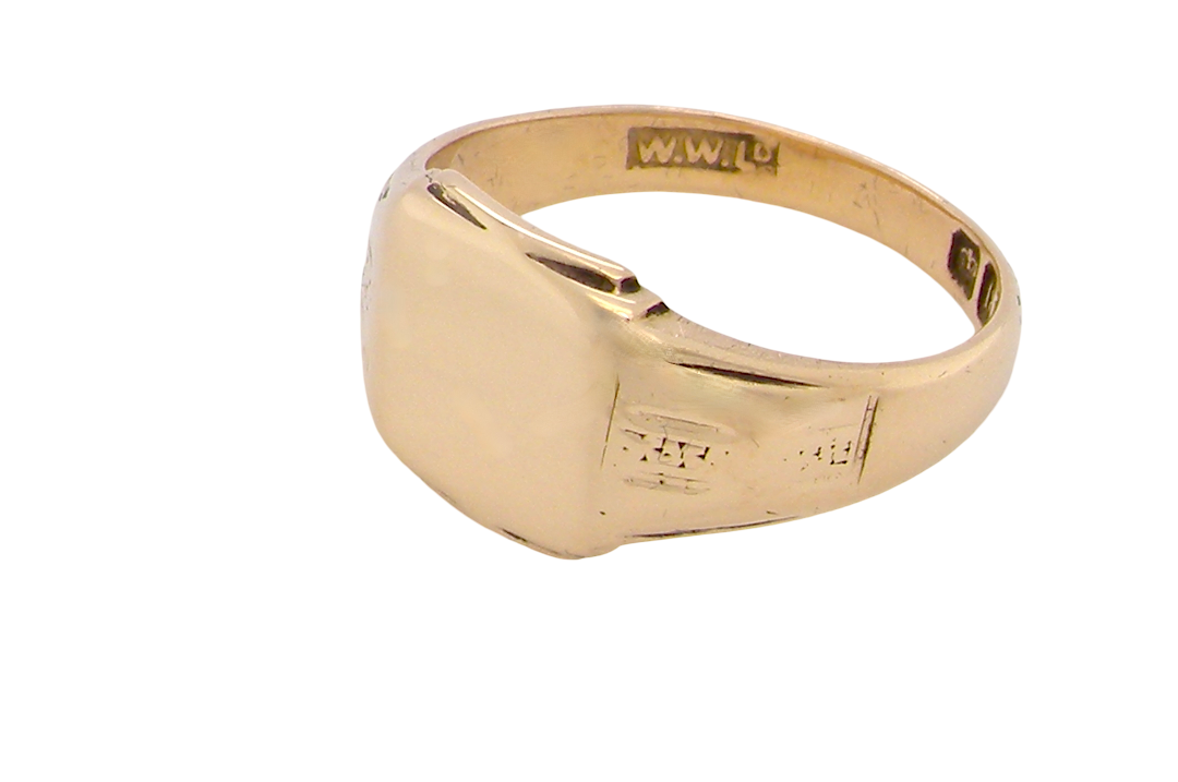 side A gentleman's 18 carat gold signet ring. Cushion shaped head, plain and suitable for engraving, measures 11x11mm. Weight 7.2 grams. 