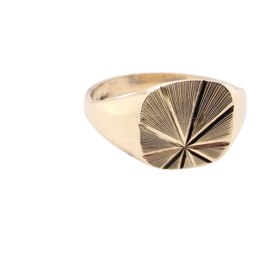 side A gentleman's 9 carat gold 'TV' shaped signet ring.
The head measures 13x13mm, fully diamond cut. Weight 4.7grams, hallmarks for London 1973.