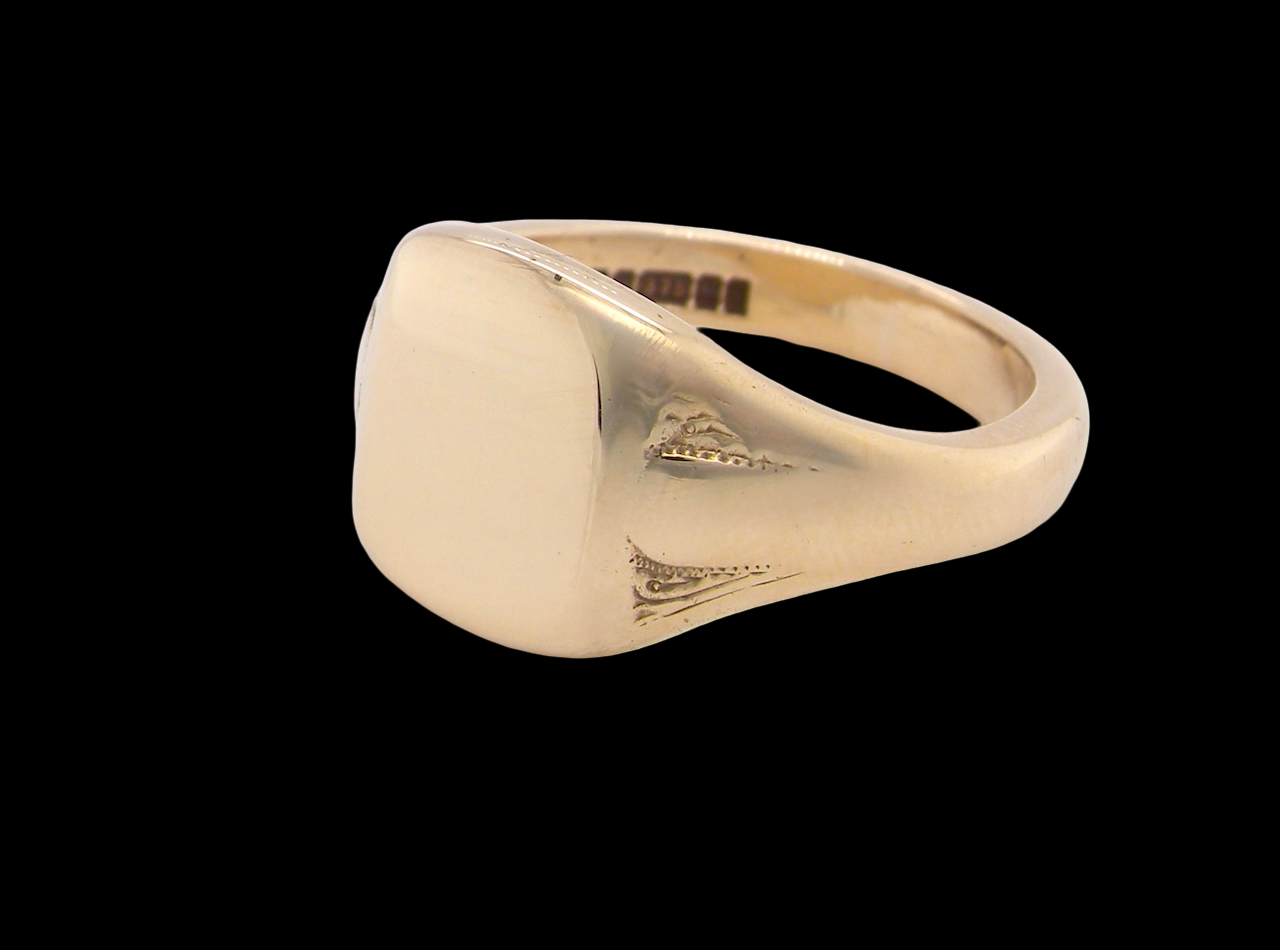 A man's heavyweight signet ring