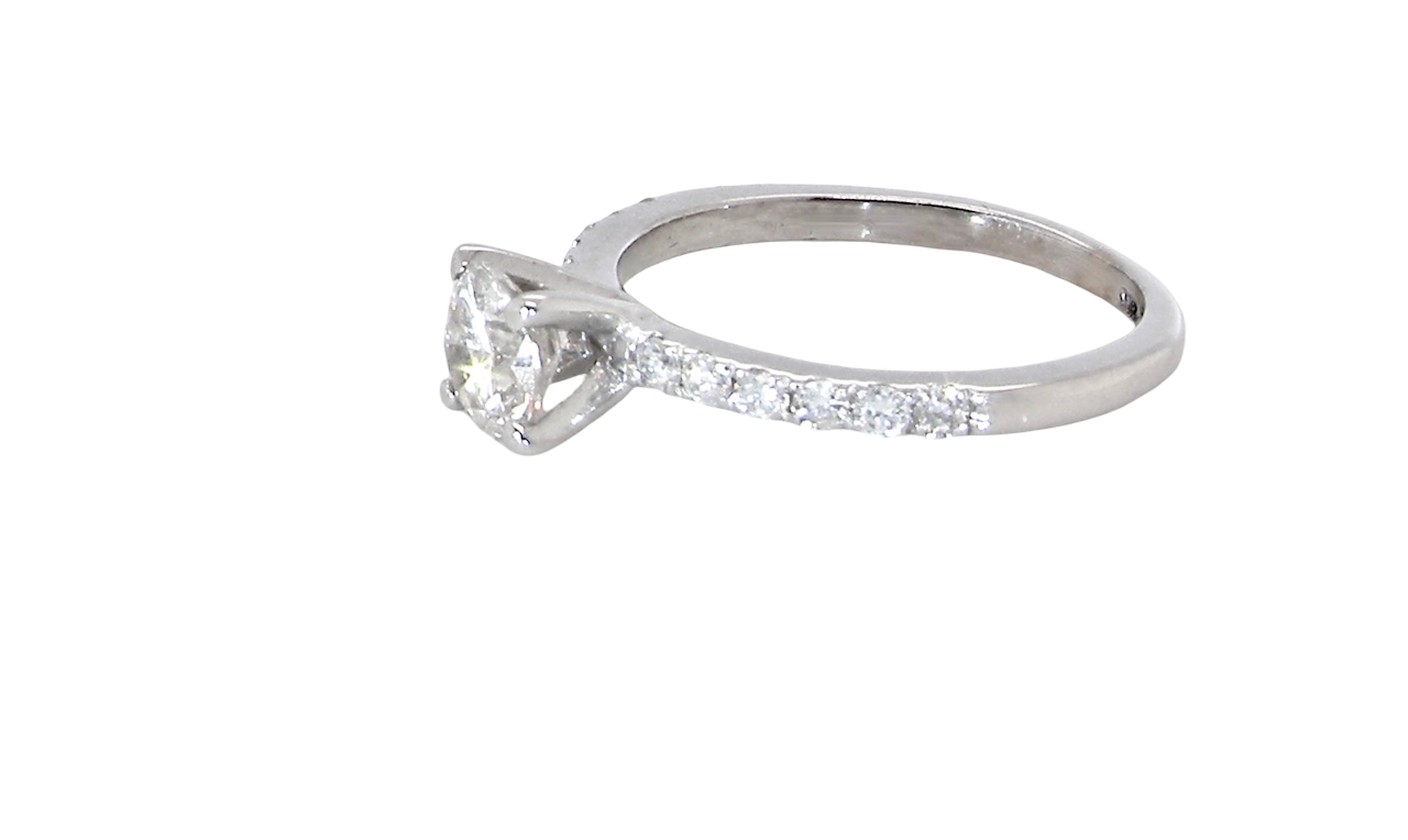 side A stunning 14-carat white gold* solitaire ring featuring a brilliant-cut white diamond.
