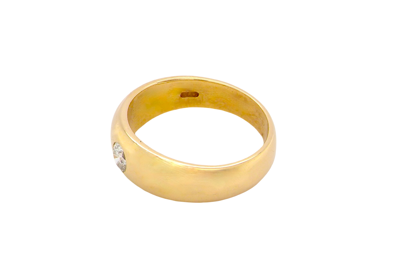 side A very heavy and substantial 18 carat gold gentleman’s ring, weighing just over 12 grams.