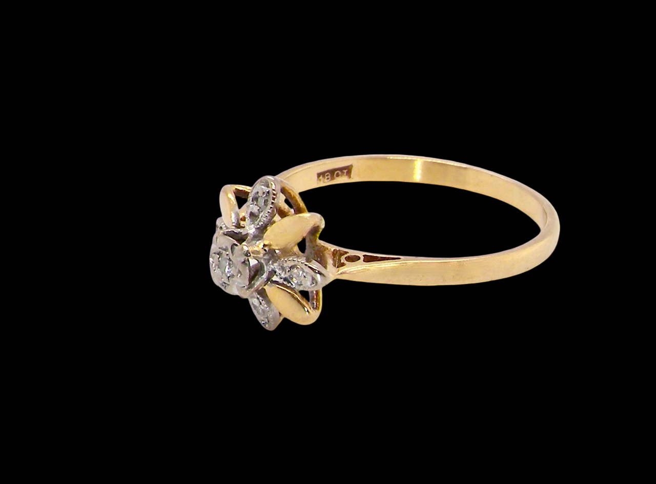 side A very pretty cluster ring, a design from the 1950s. Its daisy style was popular during this period, and set with five small white diamonds (total est. 0.05 carats) set into platinum.