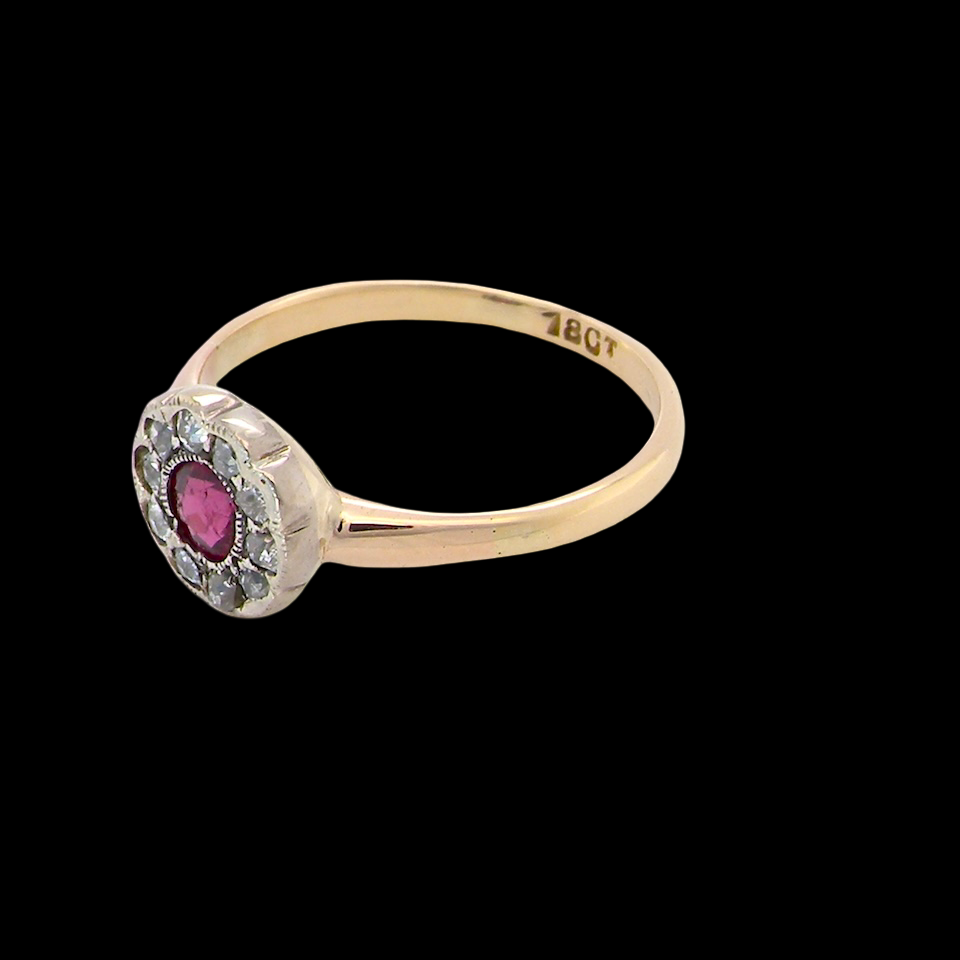 side A very pretty vintage daisy cluster ring. Features to the centre a round pink red ruby that measures 4mm, and is mille grain set.