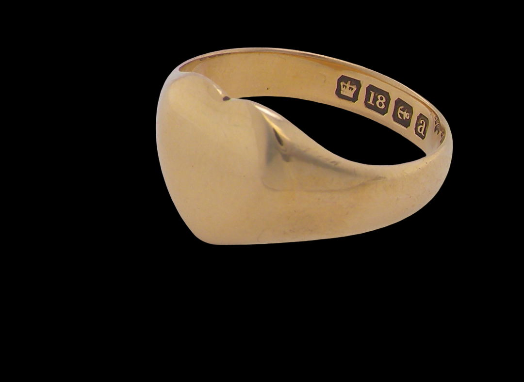 side A very unusual signet ring, hallmarked in Birmingham in 1900.
The head is heart shaped and measures 11x10mm.