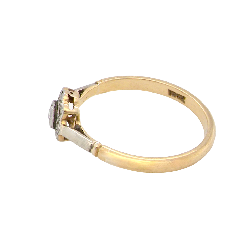 An Early 20th Century Diamond Daisy Cluster Ring – Platinum & 18ct Gold