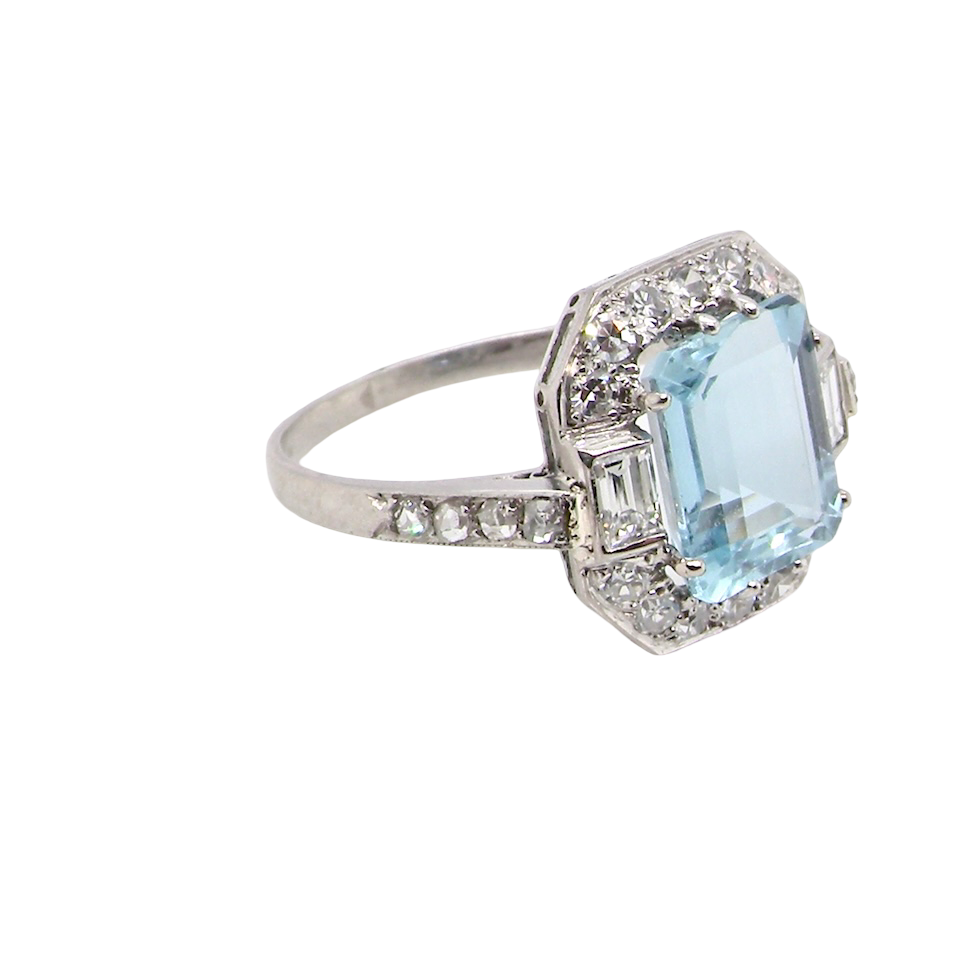 side An elegant French Art Deco cluster ring in platinum (tests as), dating to circa 1930–1940 and bearing French control marks.