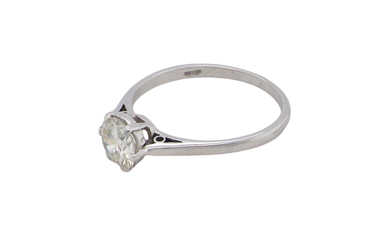 side An elegant single-stone solitaire ring set with an exceptional brilliant-cut white diamond, estimated at approximately 0.91 carats.