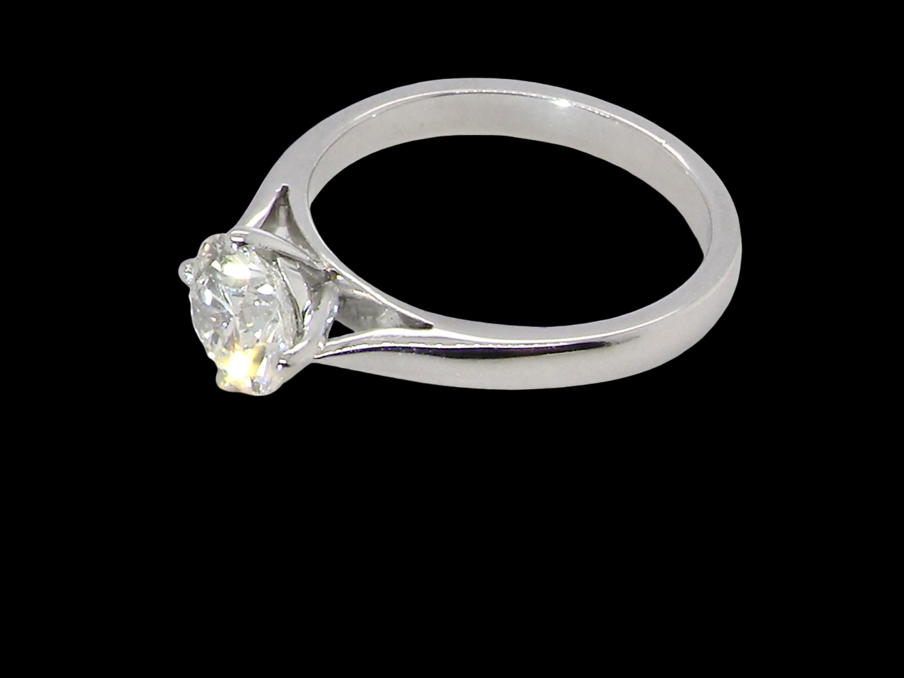 side An impressive platinum solitaire ring set with a modern brilliant-cut white diamond.
