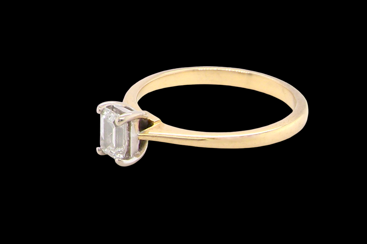 side Elegant and timeless, this solitaire ring features a beautifully cut emerald-cut diamond measuring 5 x 4mm, confirmed at approximately 0.40 carats. The diamond is graded J colour and VS clarity, offering excellent sparkle