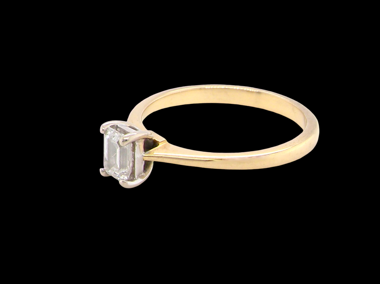 side Elegant and timeless, this solitaire ring features a beautifully cut emerald-cut diamond measuring 5 x 4mm, confirmed at approximately 0.40 carats. The diamond is graded J colour and VS clarity, offering excellent sparkle
