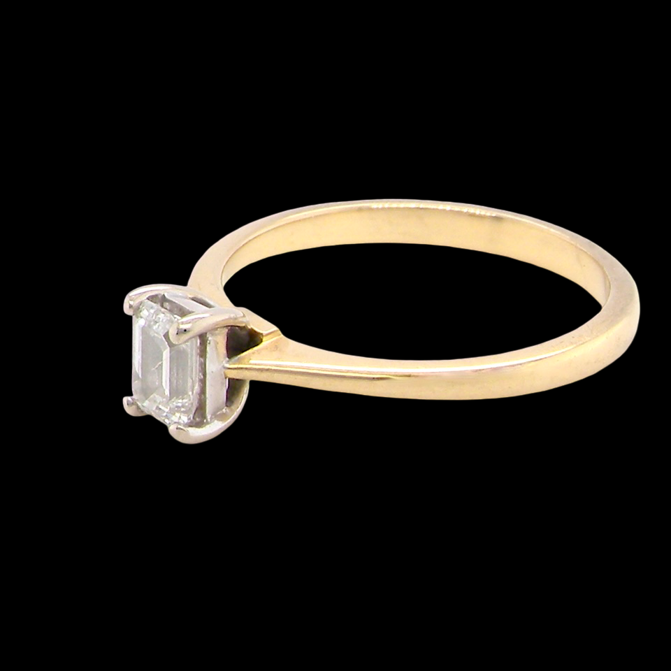 side Elegant and timeless, this solitaire ring features a beautifully cut emerald-cut diamond measuring 5 x 4mm, confirmed at approximately 0.40 carats. The diamond is graded J colour and VS clarity, offering excellent sparkle